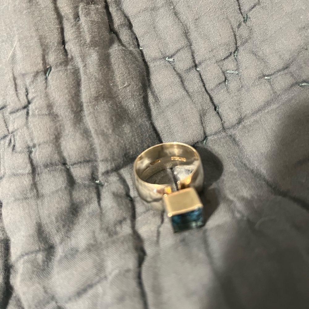 Vintage Navajo Artisan Silversmith Ronnie Willie Topaz 925 Silver ring. Size 4 - Picture 4 of 6